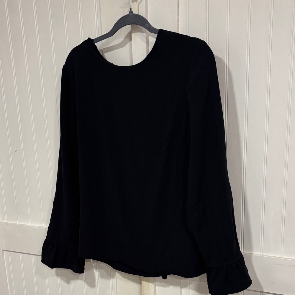 Black Label Chico’s:beautiful Black Blouse, flutter sleeves size Chico’s 2 (L)